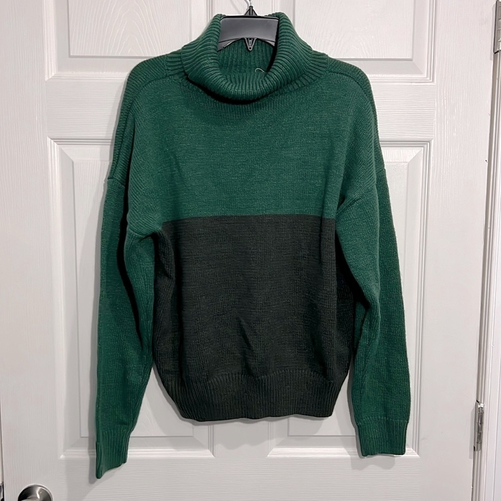 Royal + Reese Women’s Colorblock Green/Black Turtleneck Sweater - Size XL. NWOT